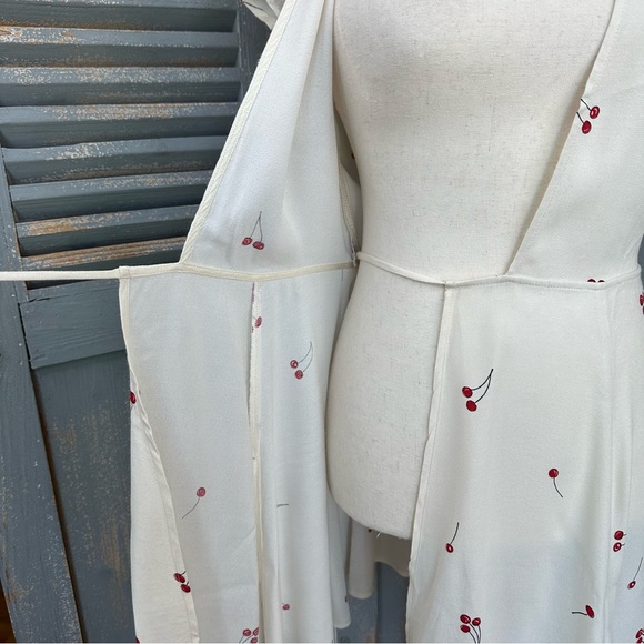 Reformation Raquel Cherry Print Wrap Dress Tart Sz XS - Picture 6 of 16